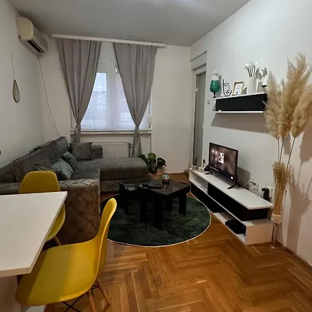 Shewolf Apartment *